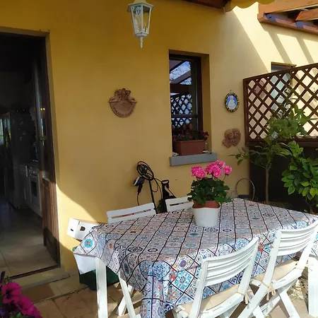La Casa Di Debora بيت للعطل